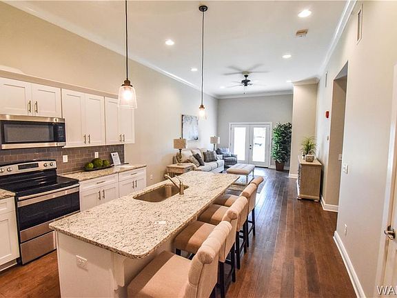 3rd image of 2708 7th St Unit 202