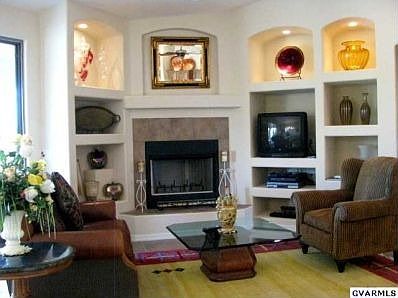 4th image of 706 W Moorwood St