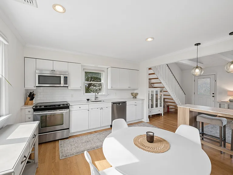 16 Harbor Dr — Photo 6
