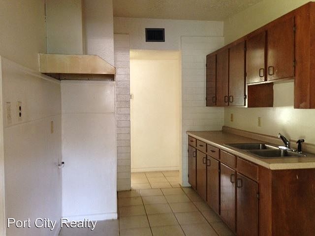 1st image of 4654 Bethume Dr