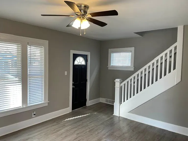 140 S Eureka Ave — Photo 3