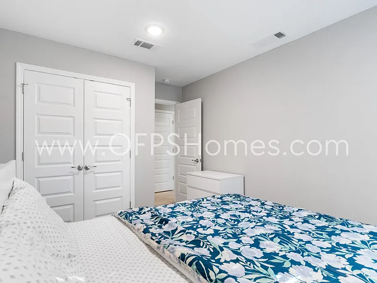 319 Carmel Dr #4 — Photo 24