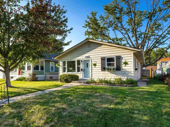 2606 E Pleasant St, Davenport, IA 52803