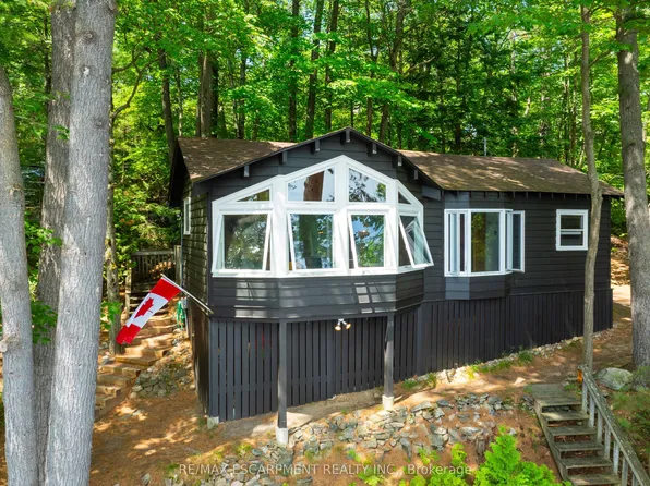 1009 Fogo St, Muskoka Lakes, ON P0C 1A0