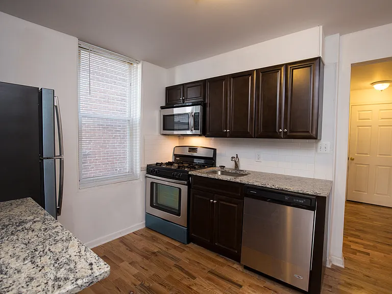 2731 Brown St #2F — Photo 9