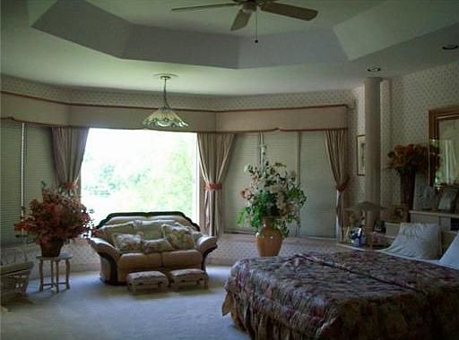 2nd image of 3215 Willow Ln