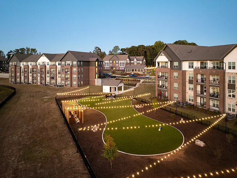 Aura Creekside Apartments — Photo 6