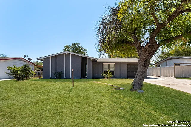 3 bed, 1.5 bath, 1037 sqft, $2,000 — Photo 2