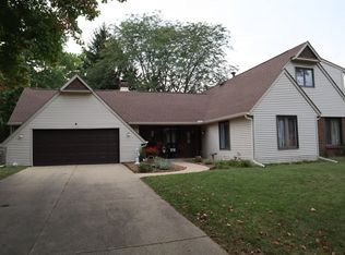 3622 Mockingbird Dr, Columbus, IN 47203