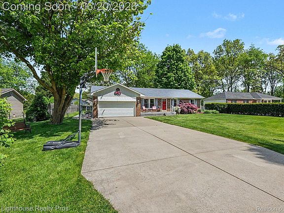 3rd image of 600 Six Mile Rd