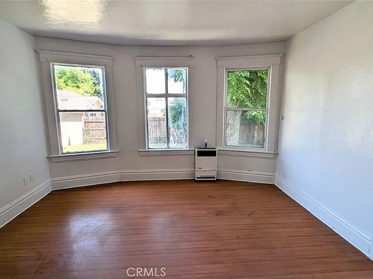 780 E 9th St — Photo 3