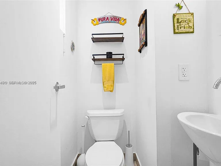 200 Washington Ave #15 — Photo 9