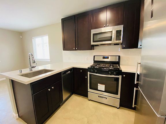 3rd image of 500-502 23rd Ave #1B-1BA-550SQFT