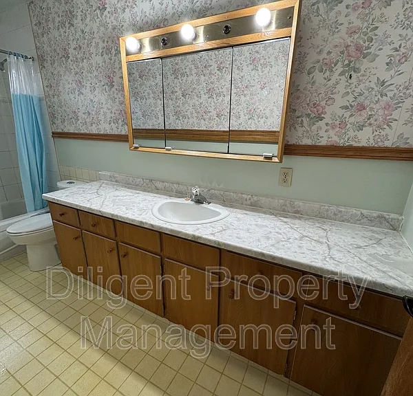 186 Collison Ave — Photo 9