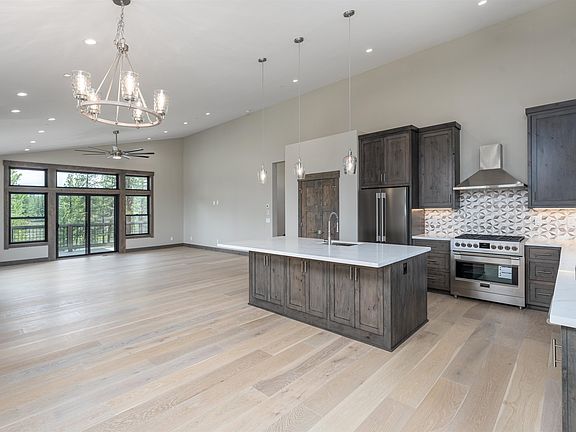 3rd image of 10667 Winchester Ct