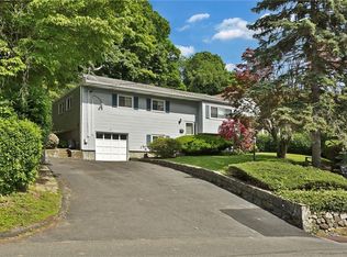 126 Lakeview Ave, Valhalla, NY 10595