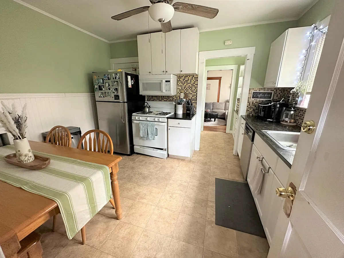 Building Photo - 17 Bentley St #1