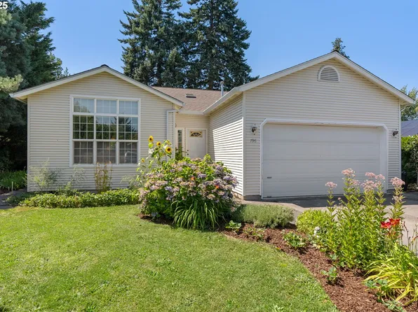 796 Saint Charles Place Rd, Hood River, OR 97031