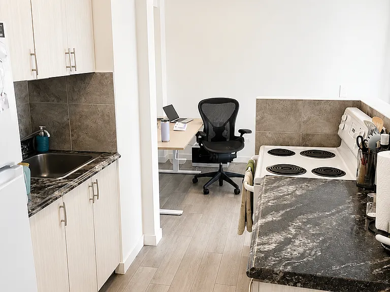 329 18th Ave SW #403 — Photo 3