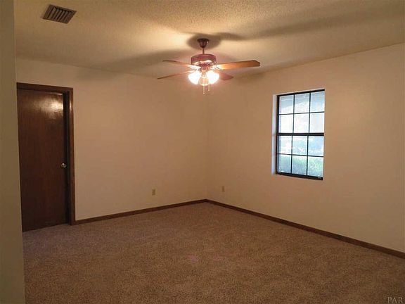 3rd image of 410 Untreiner Ct