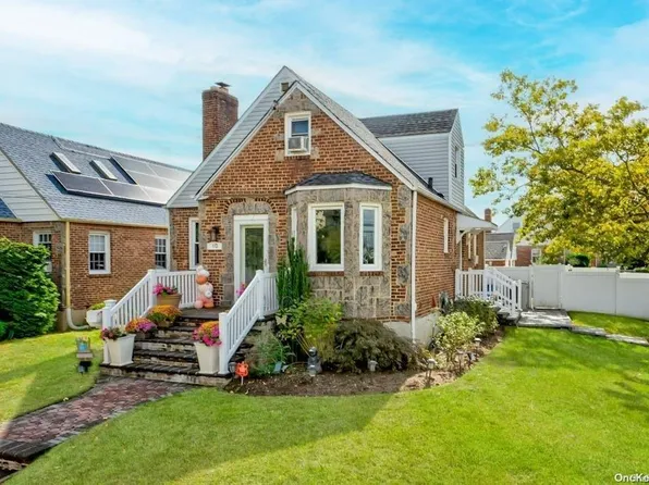 40 Greenwood Place, Valley Stream, NY 11581