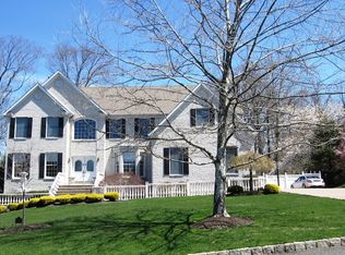 17 Ridge Rd, Green Brook, NJ 08812