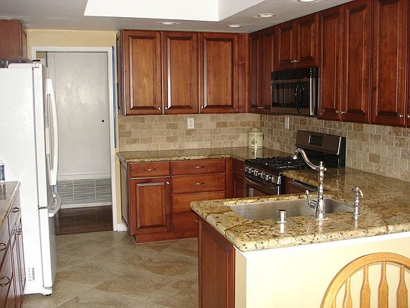 2nd image of 2254 Oxford Ave