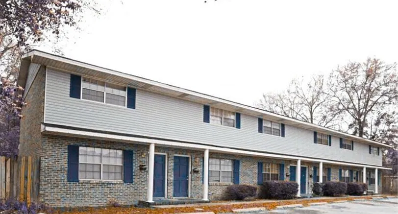 2 bed, 1.5 bath, 1060 sqft, $900 — Photo 2