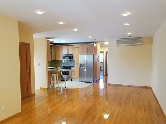 5th image of 2368 E 27th St #2
