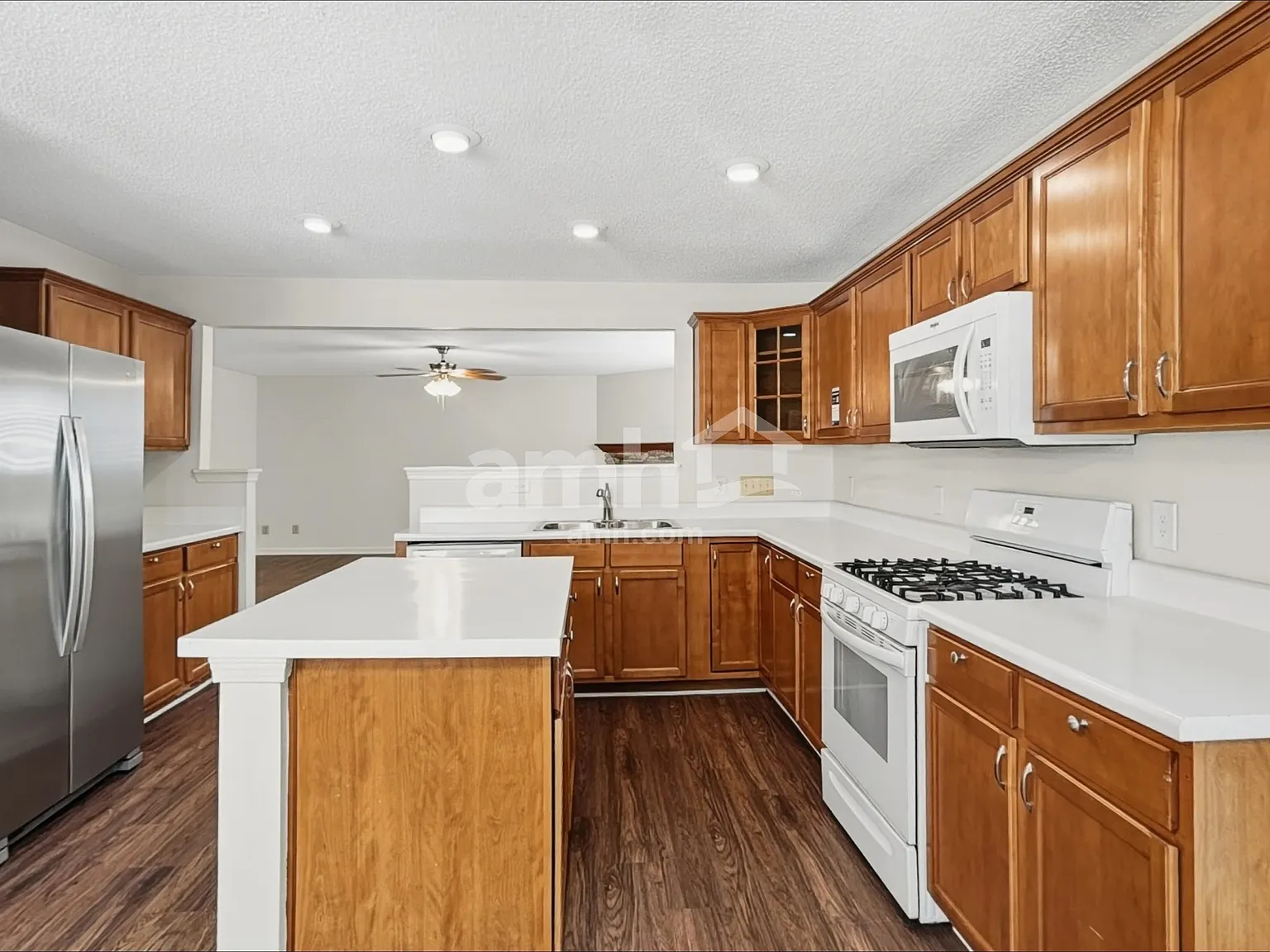 4 bed, 3.0 bath, 3681 sqft, $3,230 — Photo 3