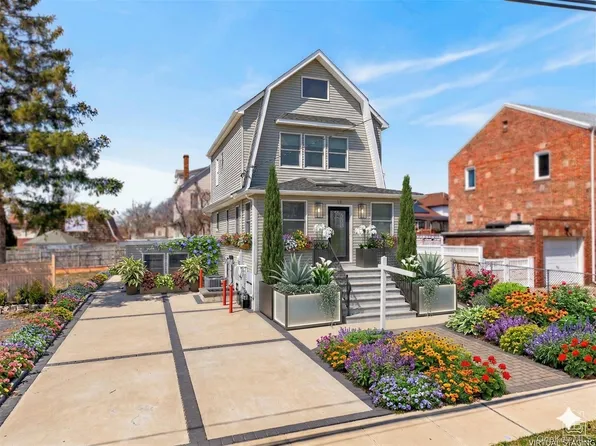 19 6th Street, New Hyde Park, NY 11040