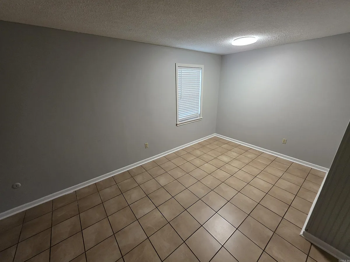Building Photo - 305 S Border St #G