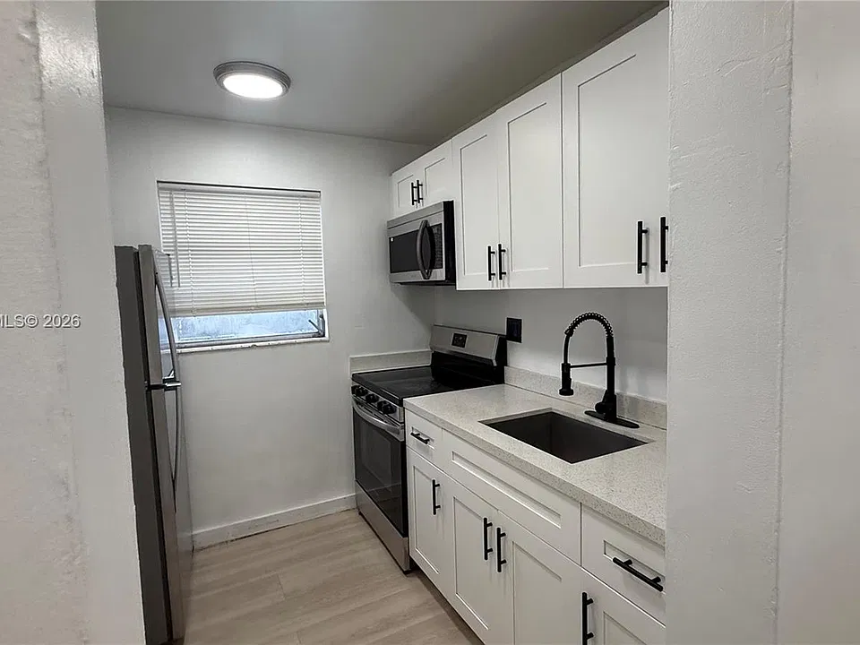 12215 W Dixie Hwy #308