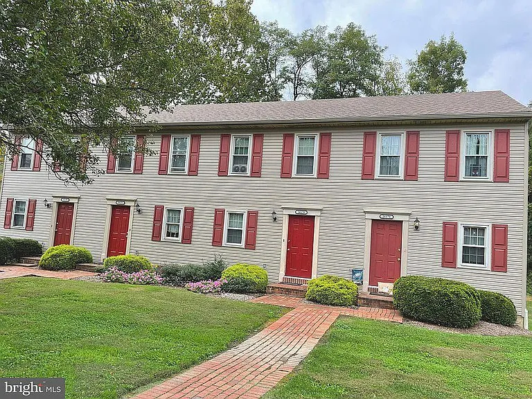 1617 Chadwick Cir #B — Photo 2