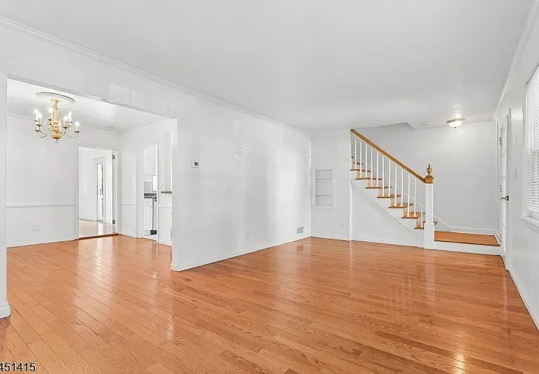 32 Locust Ave — Photo 3