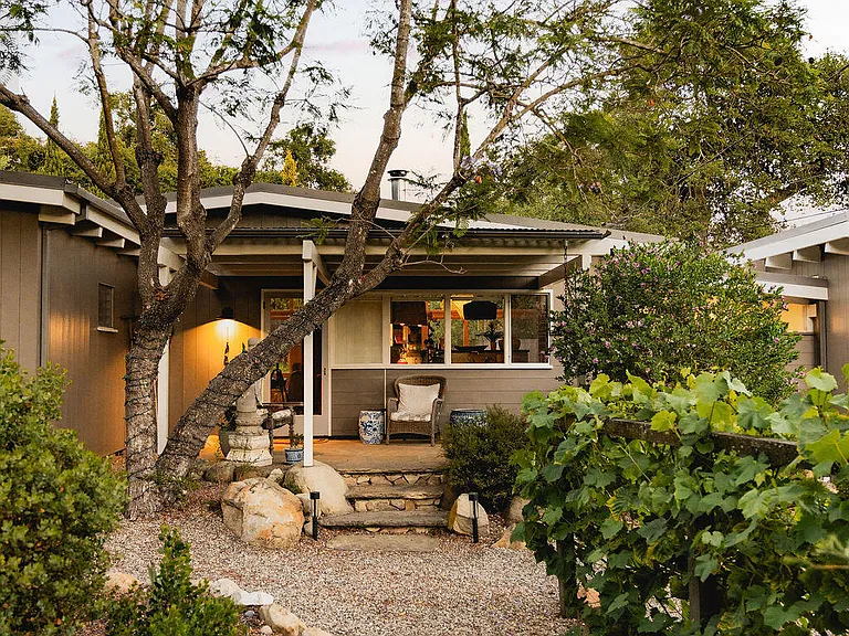 828 Tornoe Rd — Photo 3