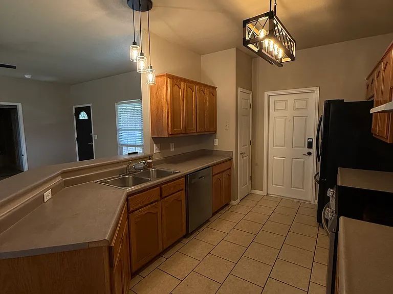 2070 Bentwood Dr — Photo 3