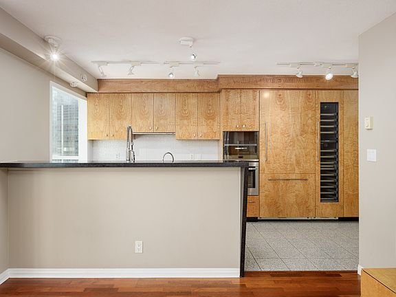 2nd image of 1328 W Pender St #1807