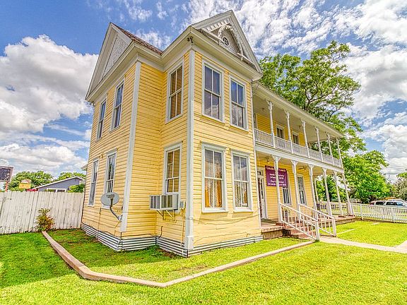 2nd image of 936 New Orleans St