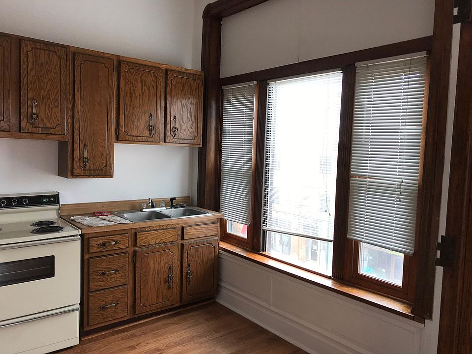 2nd image of 614 W Lake St APT 9