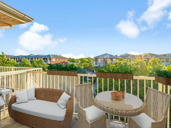 3-17 Endeavor Place image 10 of 21