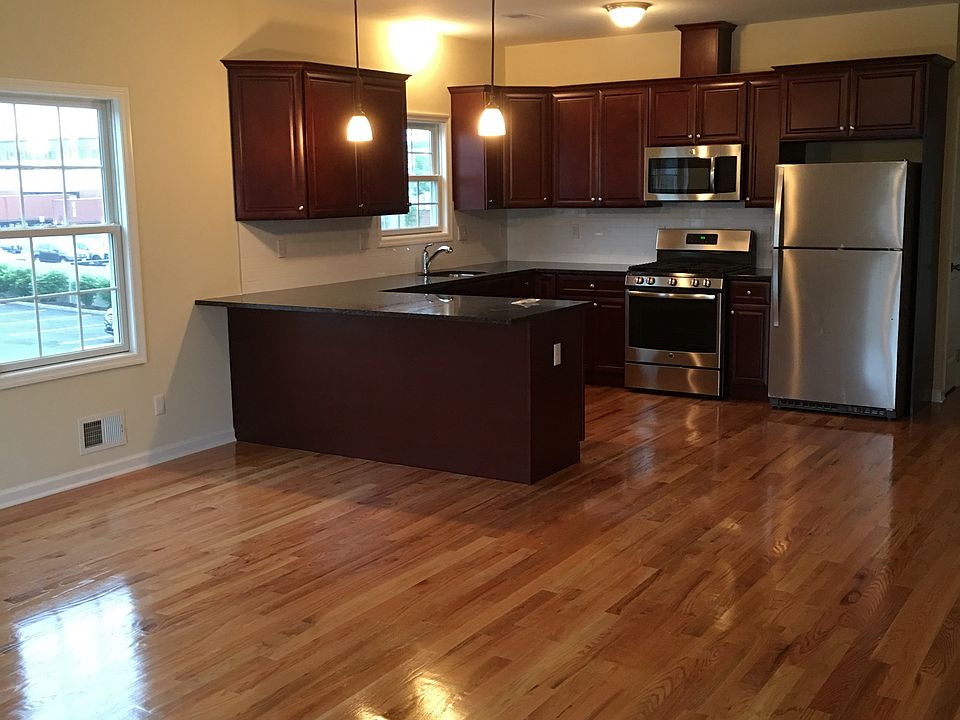 2nd image of 135 Bergen St