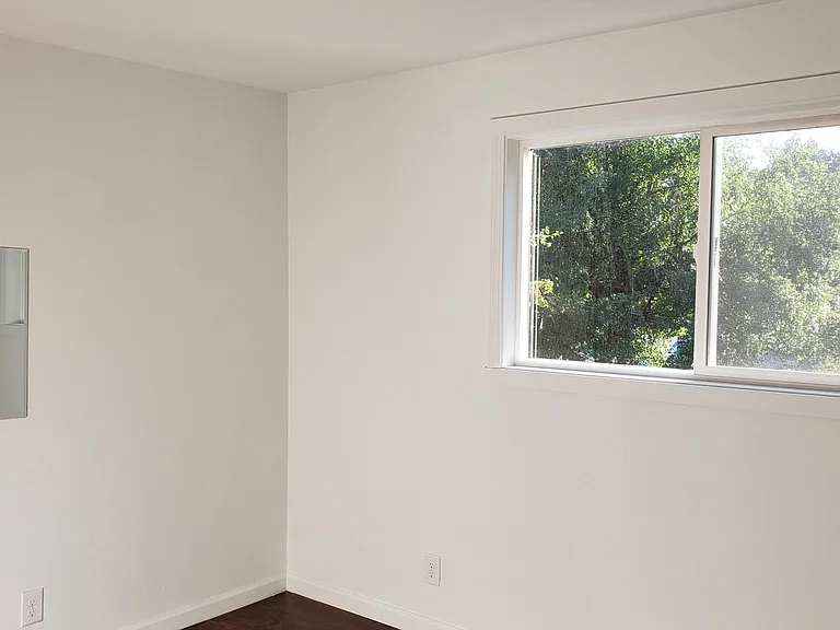 1034 NE 102nd St — Photo 16