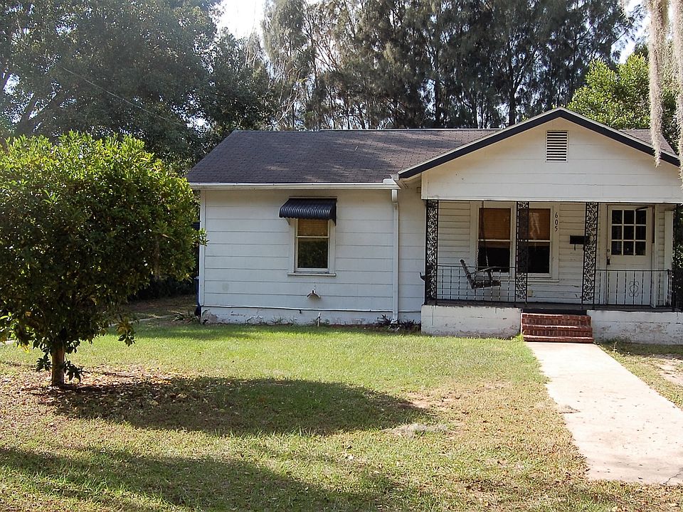 1st image of 605 SE 2nd St