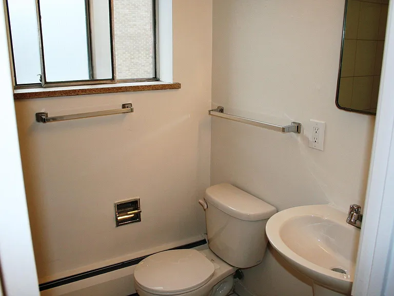 1085 N Pearl St #106 — Photo 6