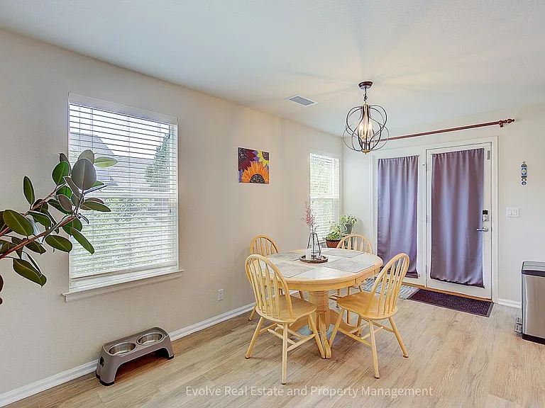 5753 Ceylon St — Photo 10