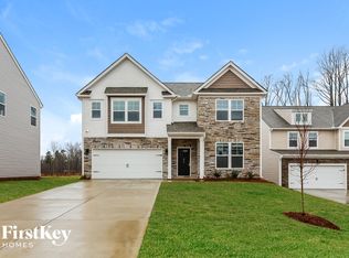 577 Hillpark Ln, Greer, SC 29651
