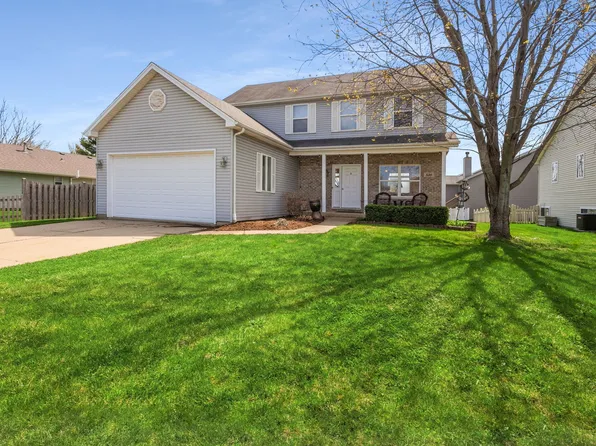 530 Prairie Ridge Dr, Woodstock, IL 60098