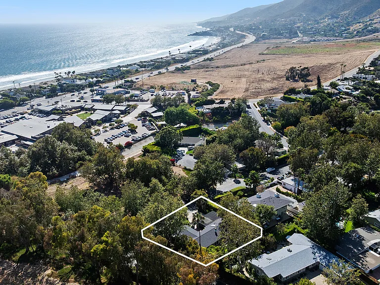 6328 Frondosa Dr — Photo 31