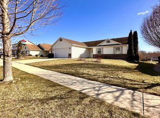 1235 Peninsula Ln, Whitewater, WI 53190